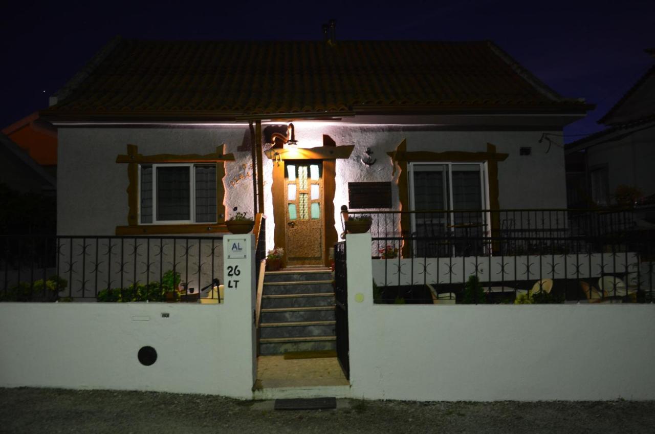 Os Piratas Hotel Charneca  Exterior photo